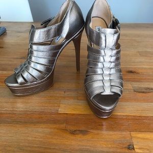 Steve Madden never worn metallic gladiator style pump size 9